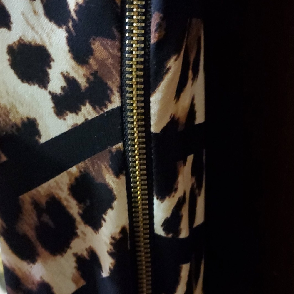 Dress - Picture 3 of 4